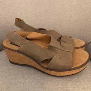 Clarks Wedge Sandal in Khaki (9)